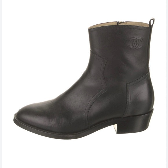 DESIGNER▪️CHANEL LOGO BOOTIE - Picture 3 of 14